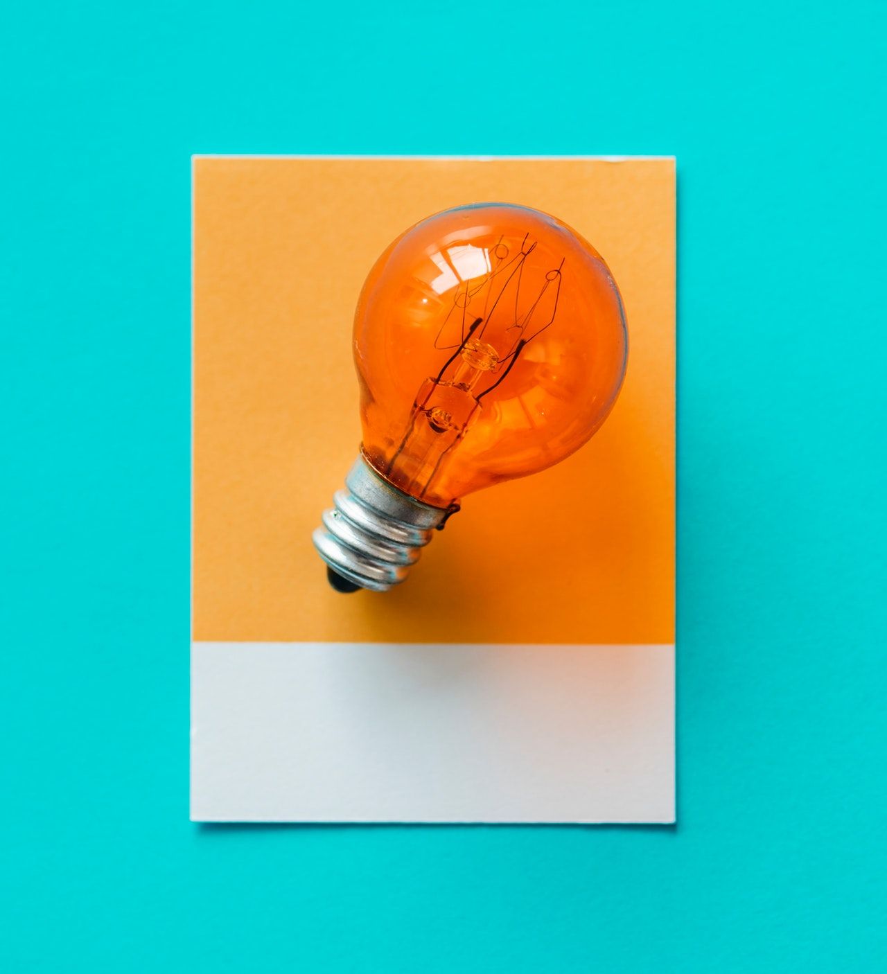 bombilla de ideas e innovación