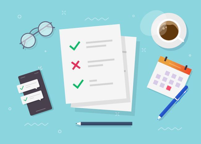 Ilustración oficina con papeles con test de evaluación